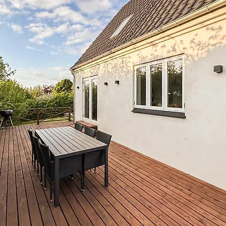 2 Bedroom Awesome In Dom wakacyjny