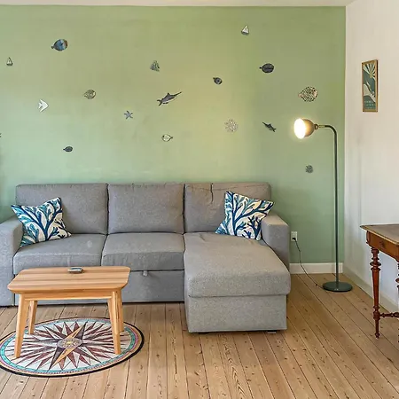 Dom wakacyjny 2 Bedroom Awesome In