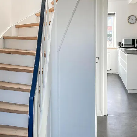 Dom wakacyjny 2 Bedroom Awesome In